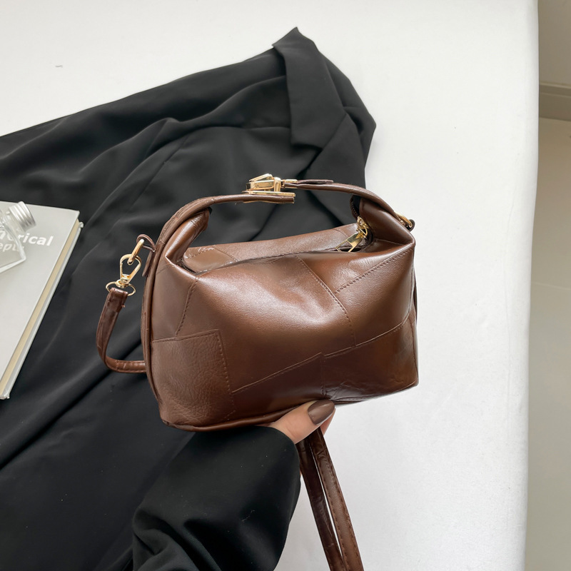2025 Leisure Bucket Fashionable And Personalized New Free Delivery Designer Bag Trend Large Capacity Underarm Summer Simple Luxury Bag Crossbody Bag