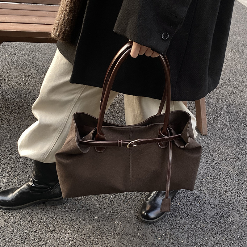 Matte large capacity for women 2025 new autumn and winter commuting single shoulder armpit bag, hand-held tote bag