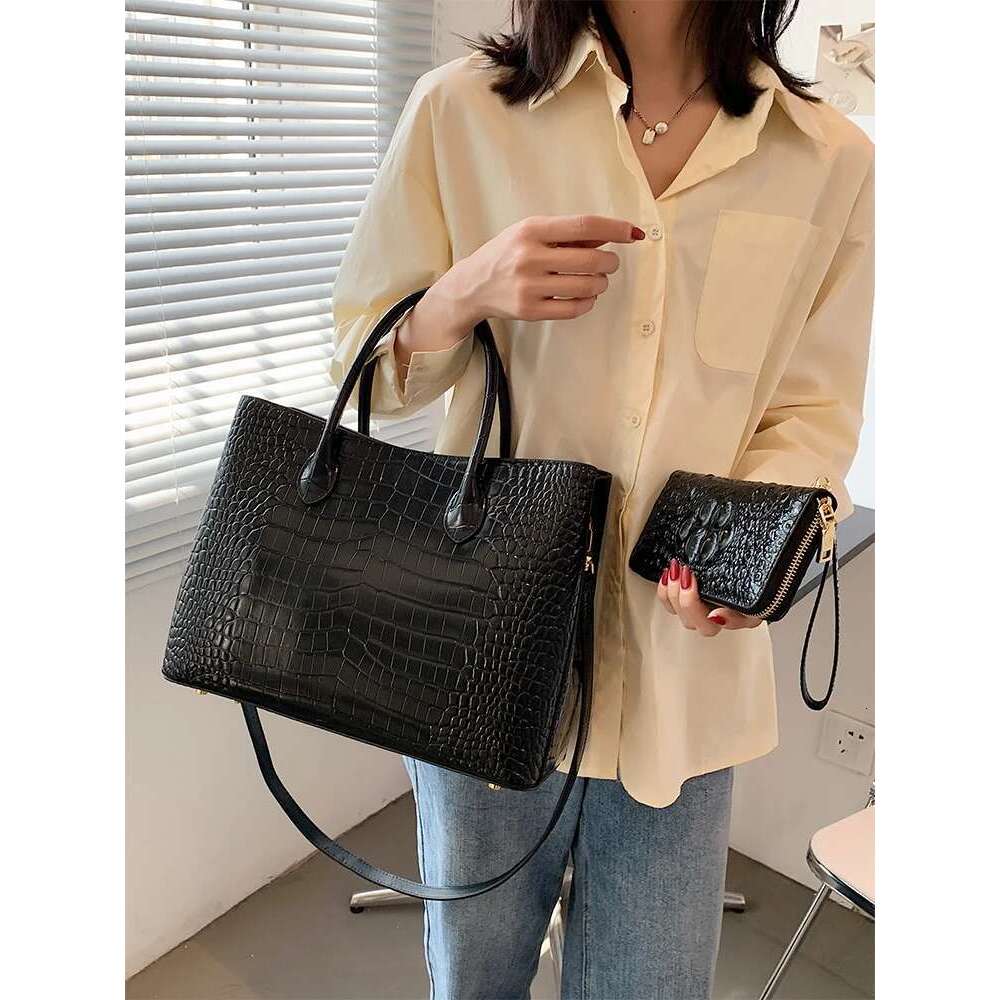2024 New Crocodile Leather Women's Handbag Tote Large Capacity Shoulder Messenger Bag Commuter Fashion Portable Bags