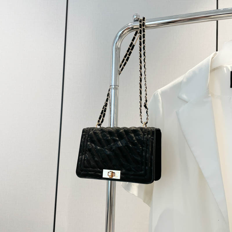Leisure Embroidery Thread Buckle Women's Spring And Summer New Luxury Bag Free Delivery Designer Bag 2025 New Chain Commuting Fashion Simple Sing