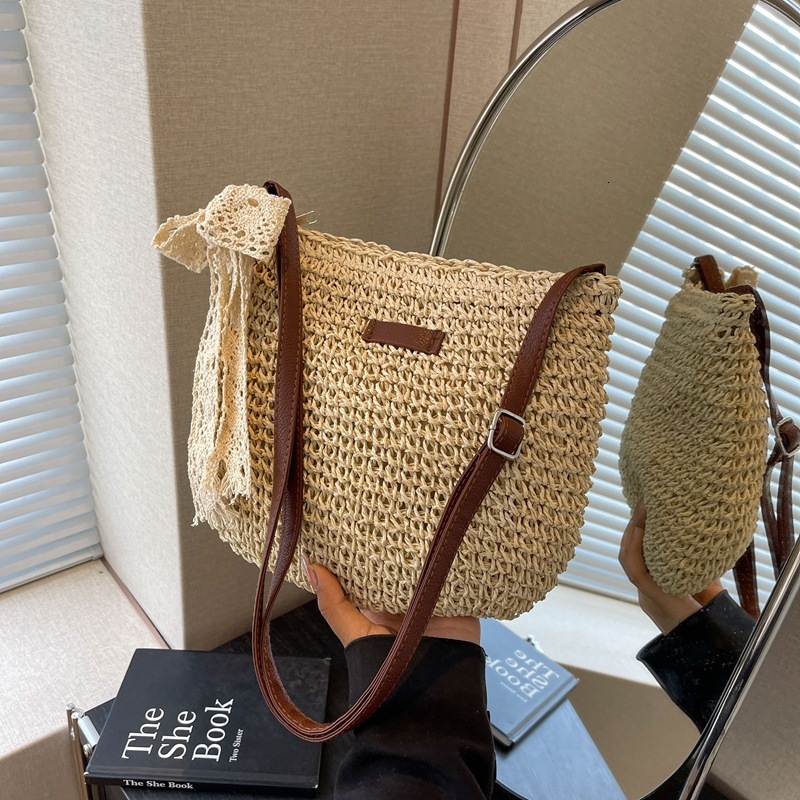 2025 New Small Commuter Korean Edition High end Fashion Versatile Retro Beach New Fashion Leisure Designer Straw Bag Underarm Bag