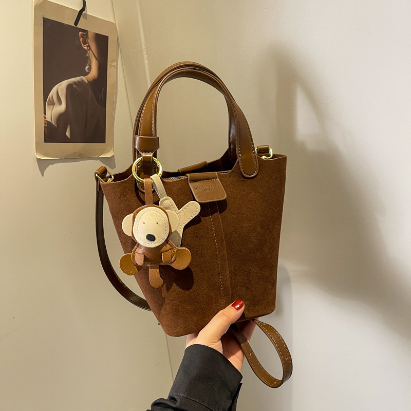 Texture handbag, women's 2025 autumn new style, versatile and fashionable water bucket bag, stylish single shoulder crossbody bag