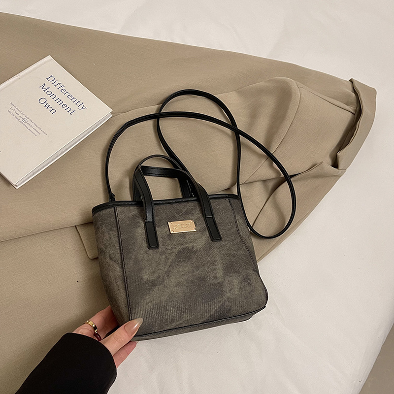Large New Free Luxury Bag Delivery Designer Bag Capacity For Women's Versatile 2025 Spring/summer New Casual Shoulder Crossbody Commuting Tote Ba