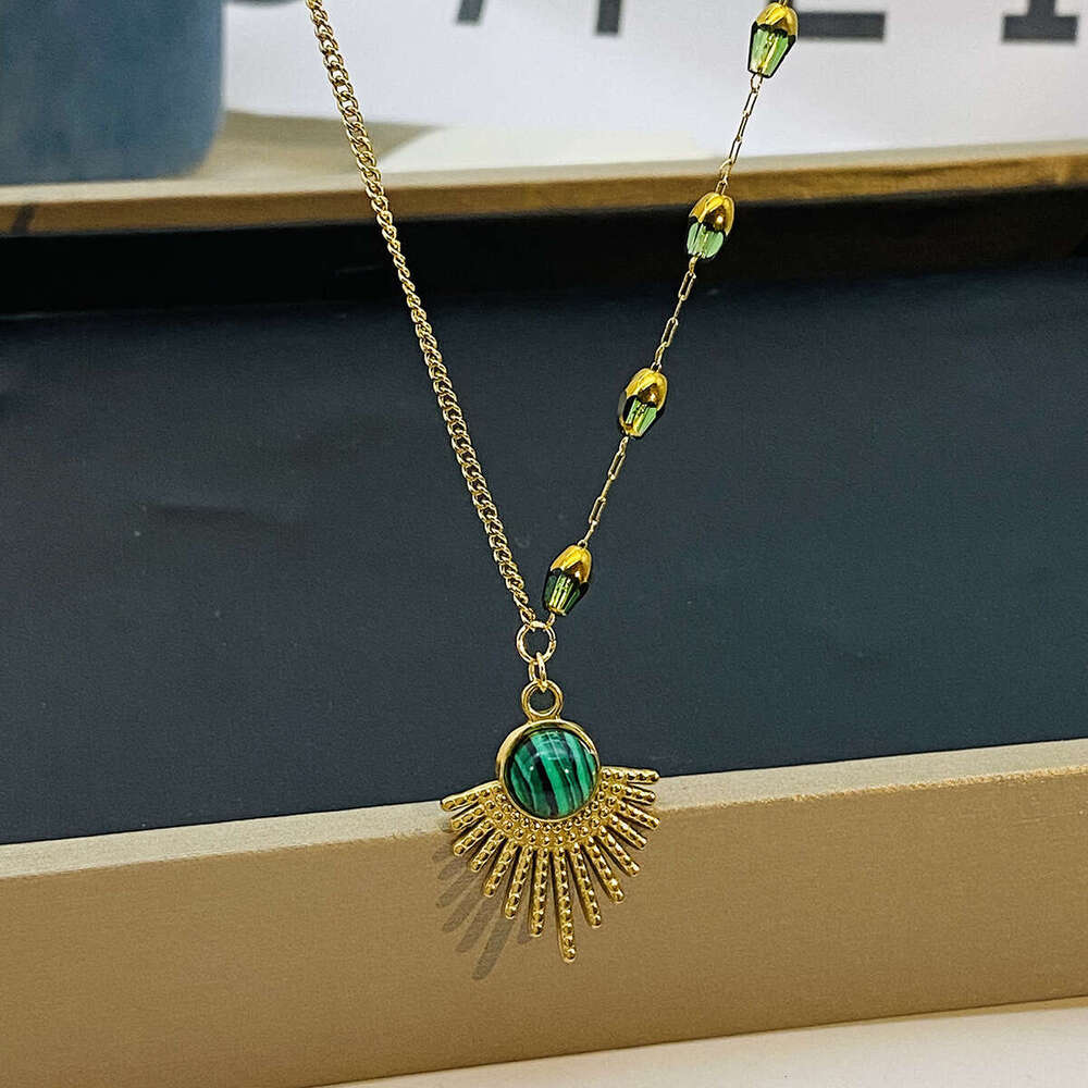 Jewelry: turquoise pendant necklace, fashionable, simple, light temperament, pea stone accessories