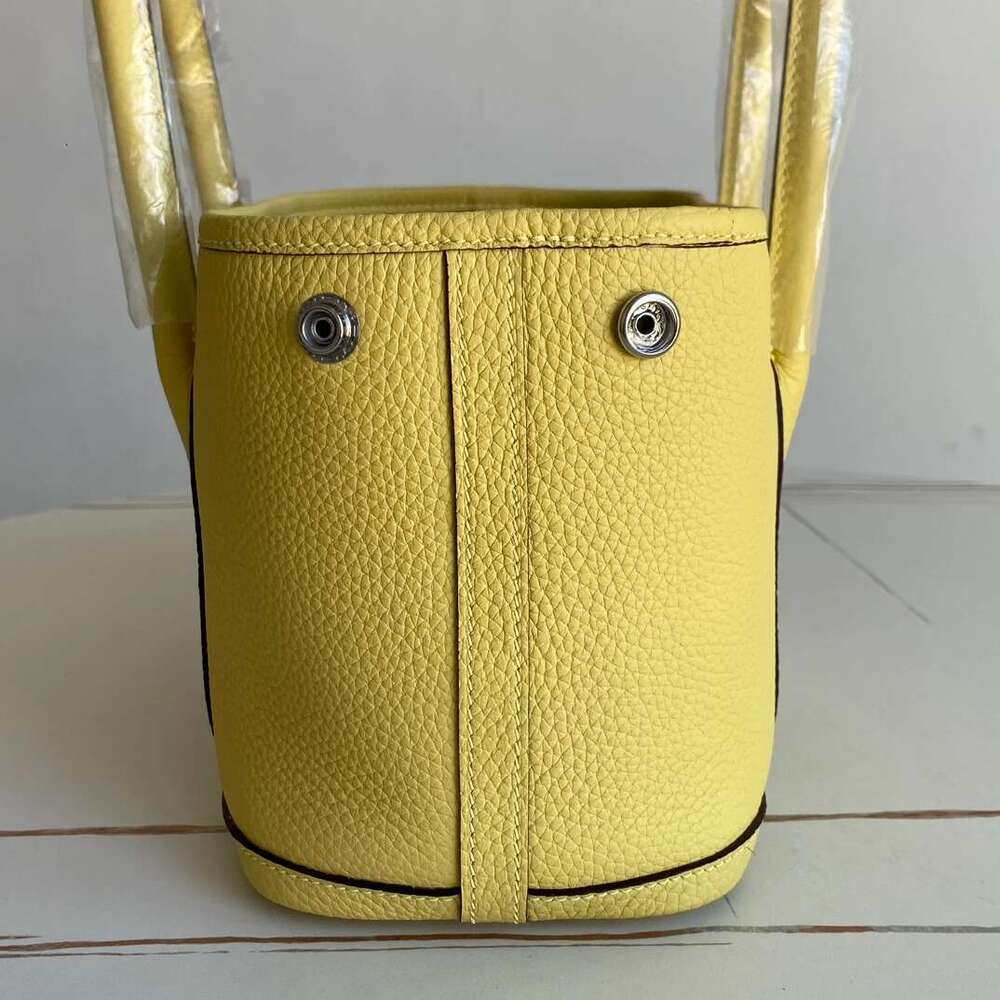 High Quality Genuine Leather Shoulder Handbag with Large Capacity Lychee Grain Commuting Cowhide Bucket Brand Bags