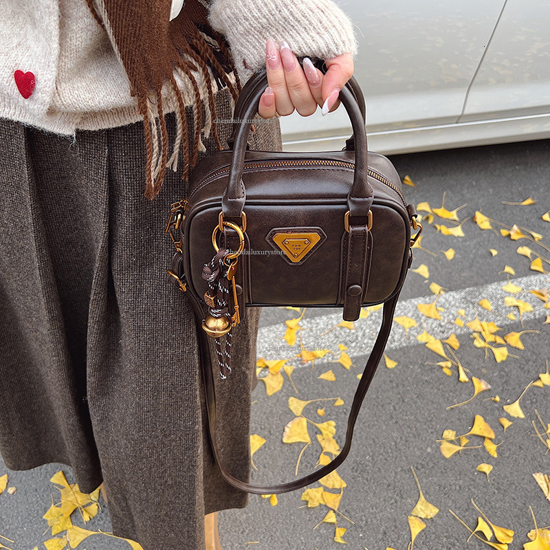 Fashion Women's Shoulder Bag Free Shipping Designer Bag Red New Multifunctional Metal Sequin Hand-held Small Square Bag Student Versatile Casual 