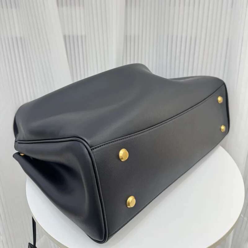 Design Hot Selling Motorcycle Shoulder Commuter Crossbody Armpit Genuine Leather Large Capacity Tote Bag