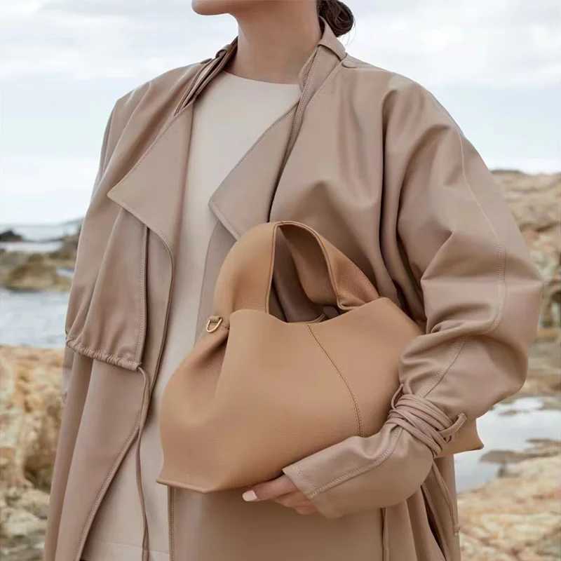 Cross border new product cloud high-end and reliable lychee patter leather and cowhide dumpling hand-held crossbody bag Z250514