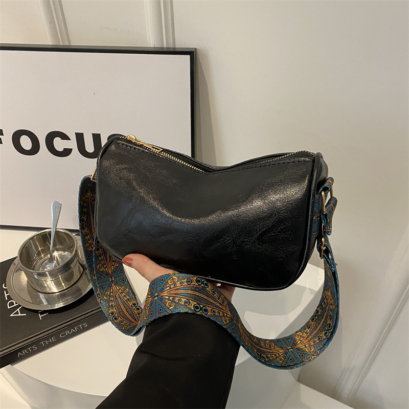 Free Delivery Designer Bag Soft Leather Texture Large Capacity 2025 Spring Versatile Instagram One Shoulder Crossbody Casual Bag Korean Edition Luxury
