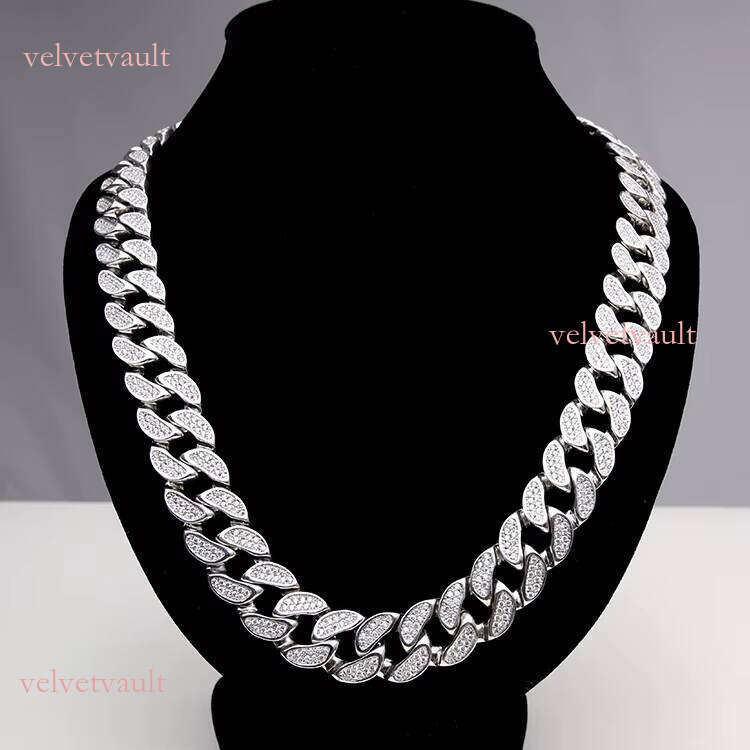 24 inch women in the cold palace, Miami necklace, hip-hop boy, carbon silica Bling pin, sier Cuban chain