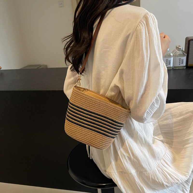 2025 new grass woven striped French beach designer retro high-end multifunctional vacation woven bucket shoulder horizontal mobile phone bag