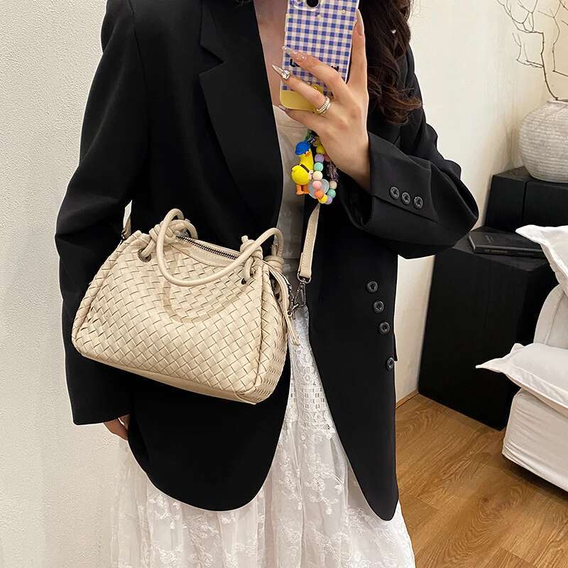 High-End Leather Tote Bag Women's Vintage Minimalist Crossbody Handbag Stylish Commuter Purse Solid Color Designer