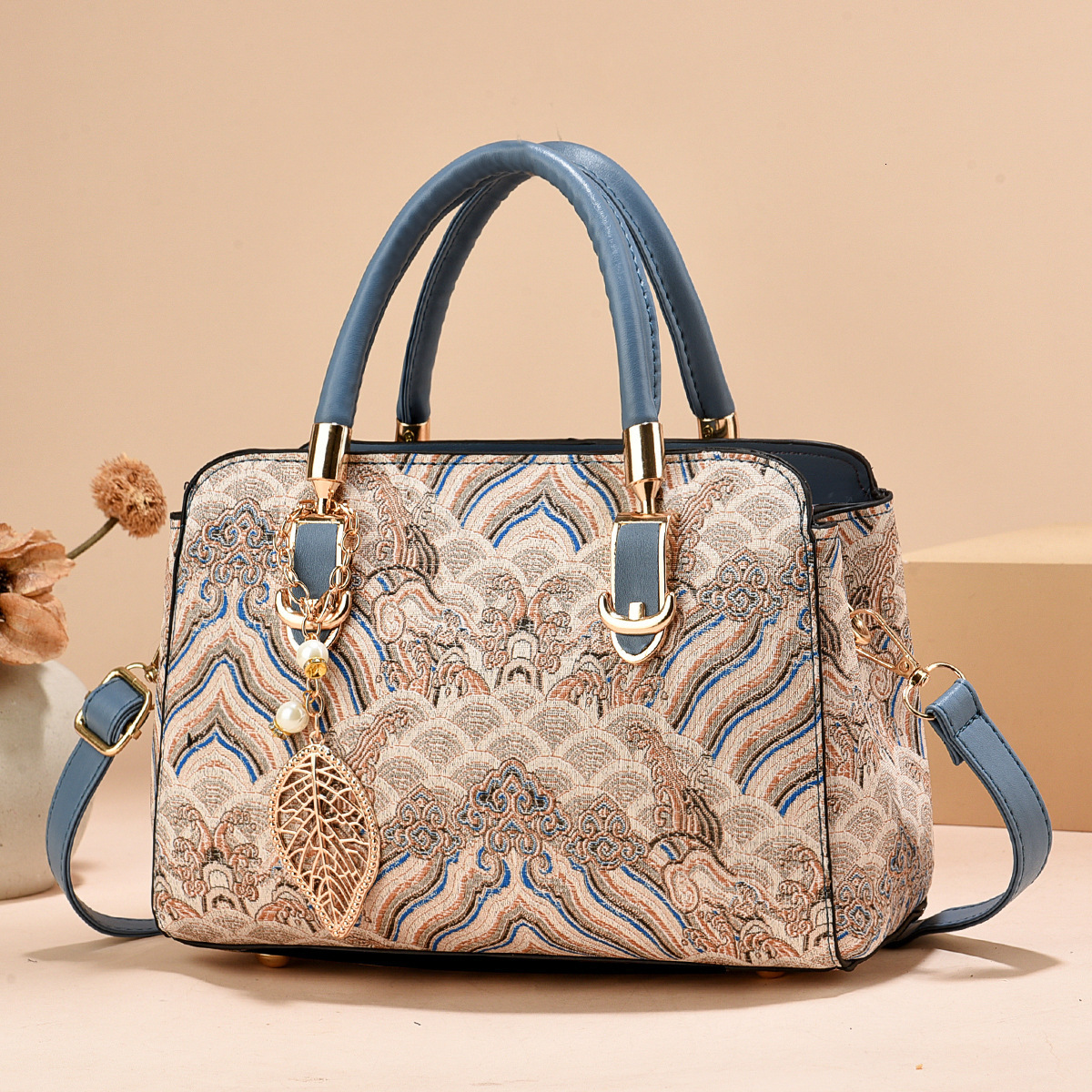 2025 high-quality new bag, Chinese style fashion retro high-end feel, hand-held women's designer printed single shoulder diagonal cross large cap