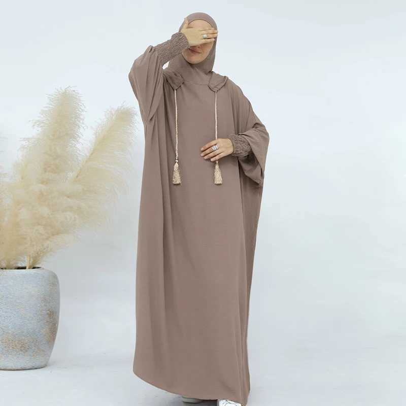 Women Tassel Abayas Muslim Ramadan Prayer Clothing With Hooded Jalaba Solid Casual Batwing Slve Arab Oriental Robe Eid Djellab X250514