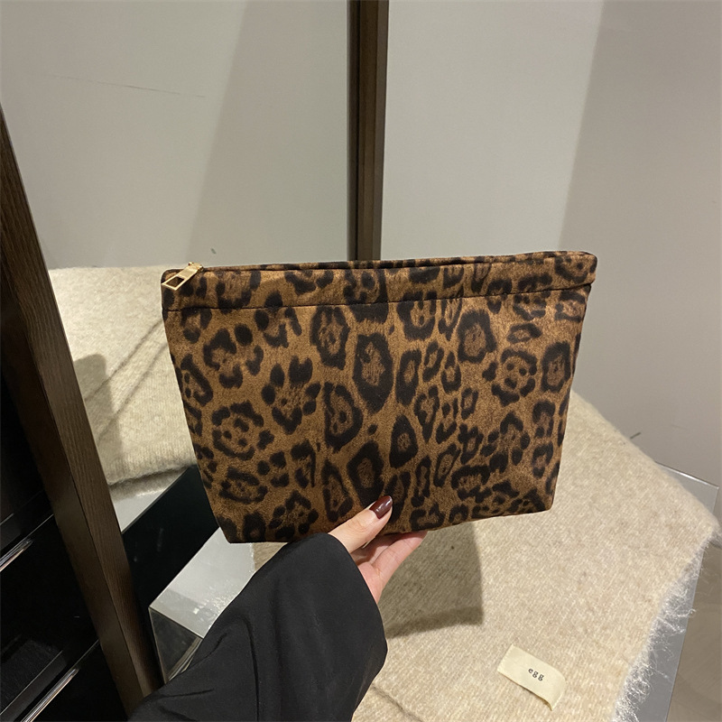 Leopard New Free Delivery Designer Bag Spring Large Capacity Bag 2025 New Popular Leopard Print Highend Luxury Bag Handbag For Mobile Phones