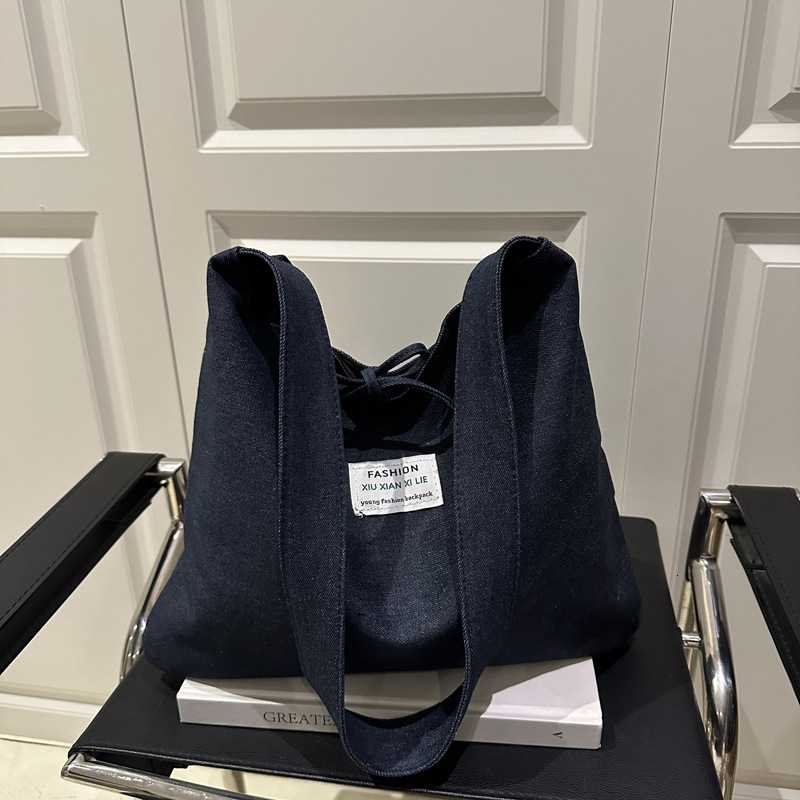 Luxury Bag New Free Delivery Designer Bag Spring And Summer Large Capacity Denim Women's 2025 New Versatile Casual Shoulder Bag Fashionable Commu