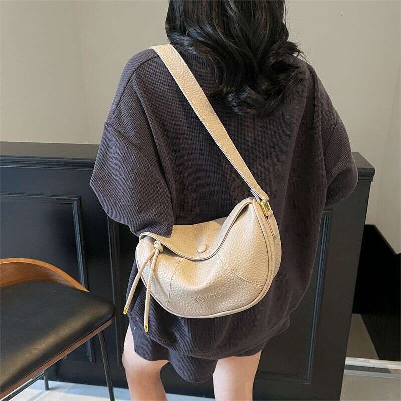 High end large capacity soft leather women 2025 new fashionable single shoulder crossbody for work and commuting, dumpling bag