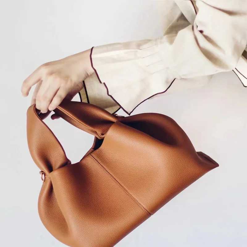 Cross border new product cloud high-end and reliable lychee patter leather and cowhide dumpling hand-held crossbody bag Z250514