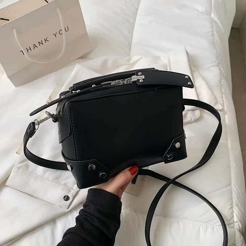 2025 New Rivet Net Red Shoulder Fashion Solid Color Messenger Cross-Border Small Bag Women
