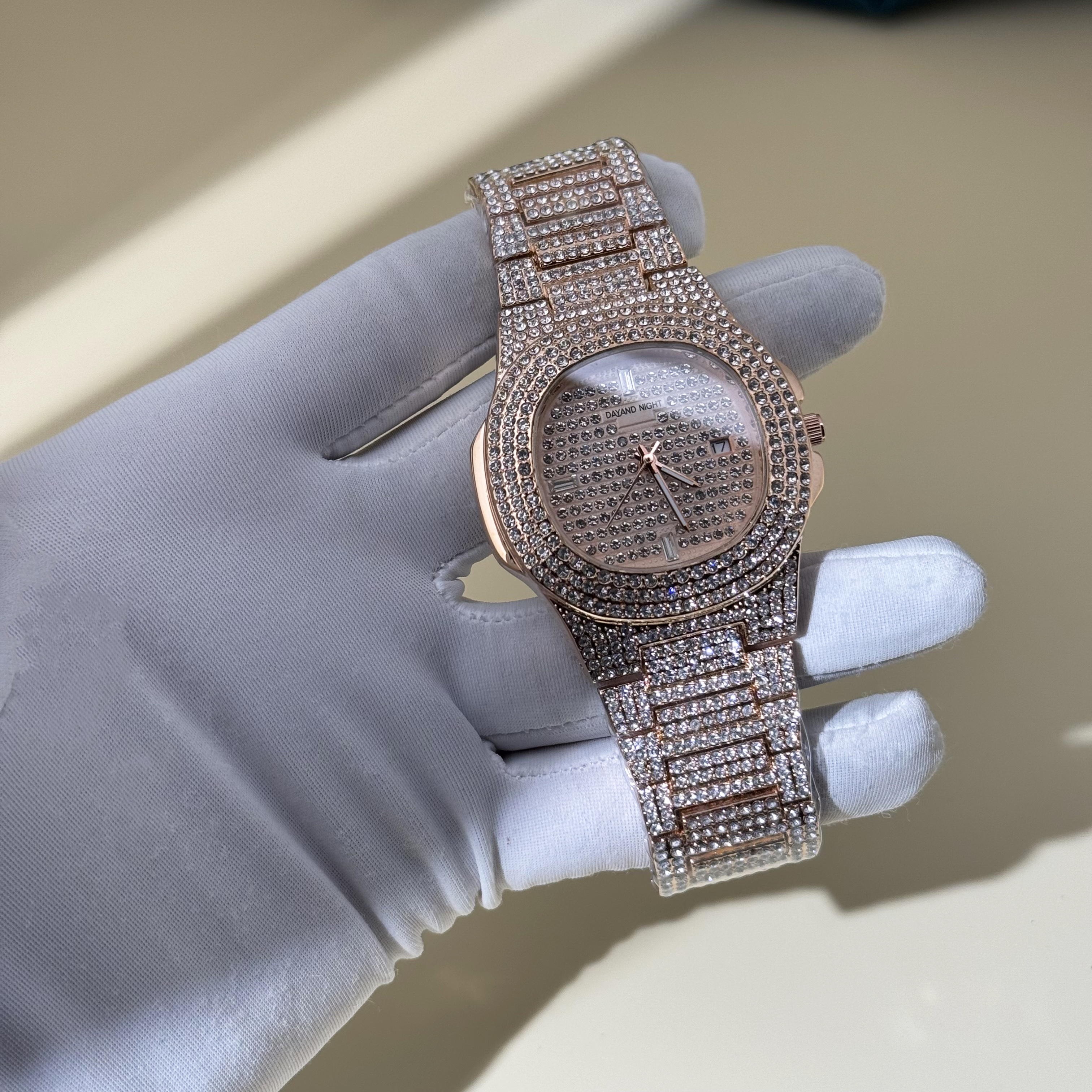 Luxury Full-Diamond Quartz Wristwatches for Men & Women - Available in Gold, Silver, Rose Gold- Perfect For Daily Wear, Evening Parties, Or As A Premi
