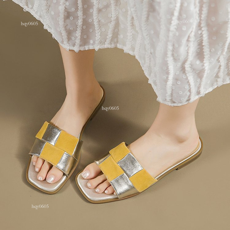 Top brand high-quality new designer new shoes French color blocked flat bottom women's outdoor 2025 new summer soft sole comfortable open toe coo