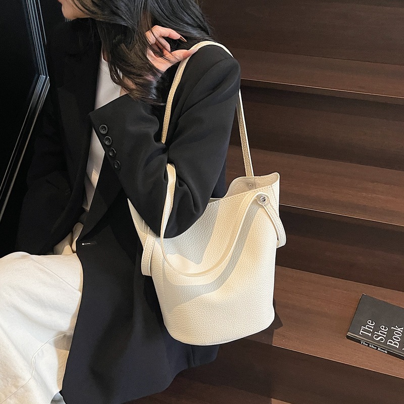 Light luxury niche high-end handbag women's 2025 new super hot water bucket vegetable basket versatile single shoulder crossbody bag