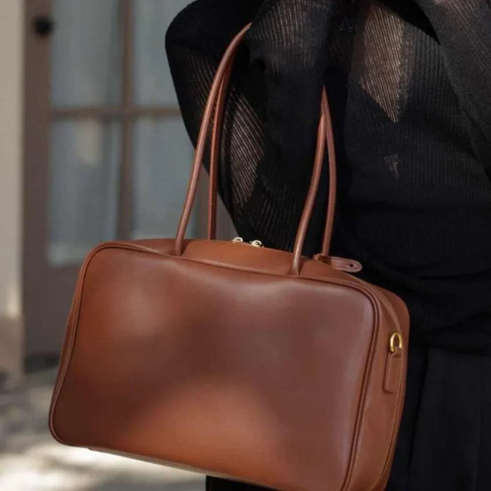 2025 New High-quality Large-capacity Handbag Casual Versatile Messenger Niche Leather Shoulder Small Square Bag Bowling Girl