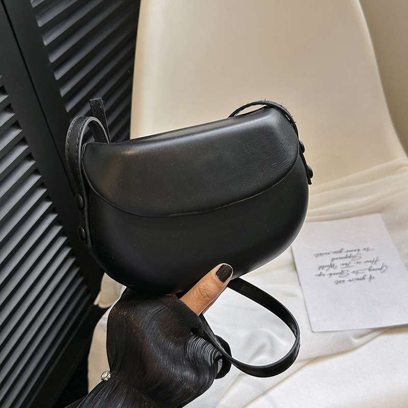 Free Delivery Designer Bag Minimally Designed Niche For Women In Summer 2025 Trendy Single Shoulder Crossbody High End And Versatile Commuting Saddle 