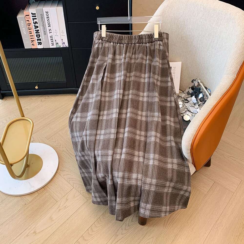 Plus-size Women's Fall/Winter Casual Commuting loose and comfortable coffee checked elastic waist lined A-line skirt large