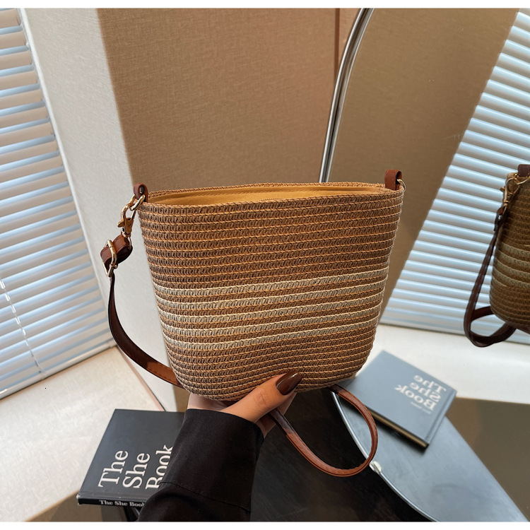 2025 New Women's Bag Summer Leisure Large Capacity Single Shoulder Handbag Designer Fashion Seaside Vacation Woven Bag Small Fresh Simple Striped