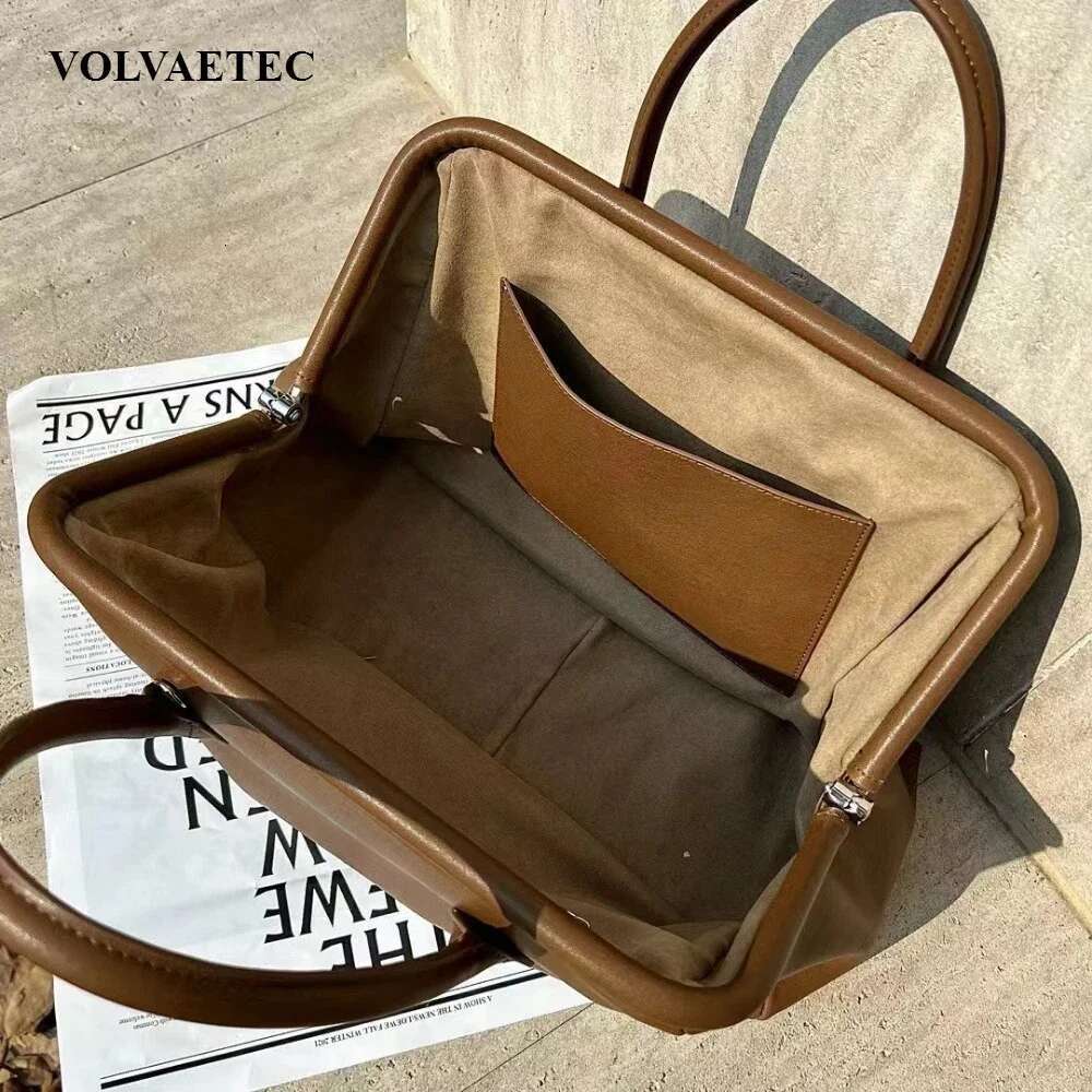VOAETEC New Vegetable Tanned Cowhide Shell Niche Retro Leather Clip Catfish Versatile Single Shoulder Messenger Women Bag