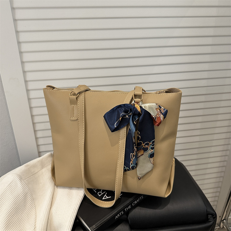 Handbag Casual Shoulder Commuting Bag Highend Sense Luxury Bag New Free Delivery Designer Bag Large Capacity New Tote Women's Bag