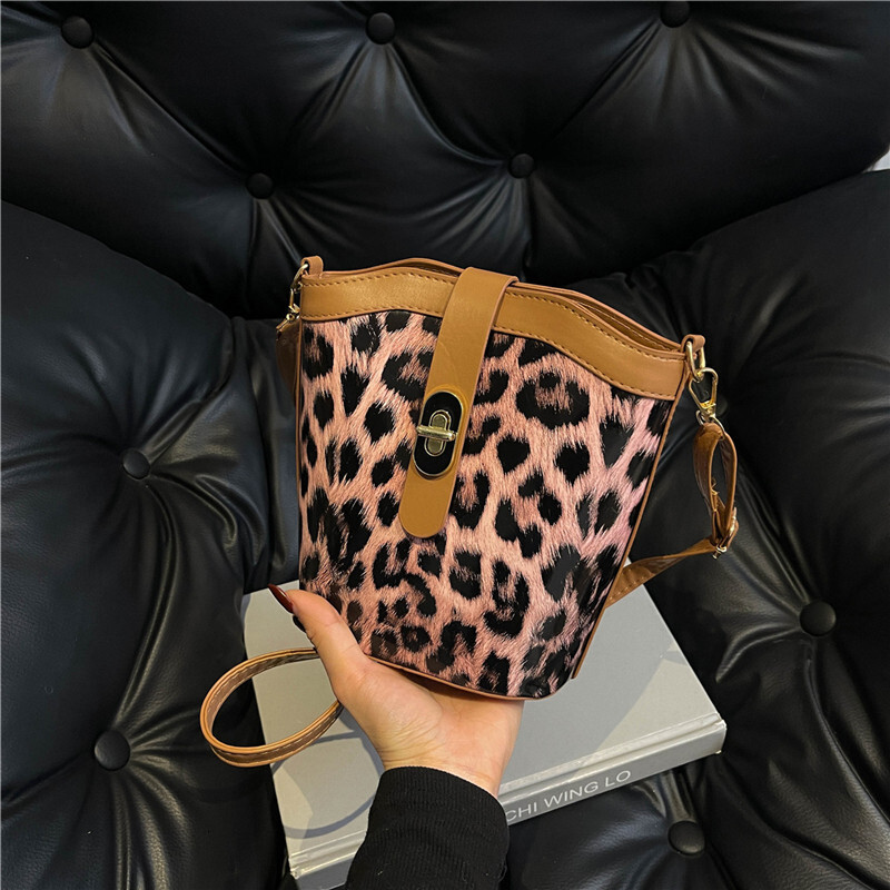 Free Delivery Designer Bag Internet Celebrity Leopard Print Shoulder Crossbody 2025 Winter New Versatile Ins Temperament Simple Women's Bucket Tr