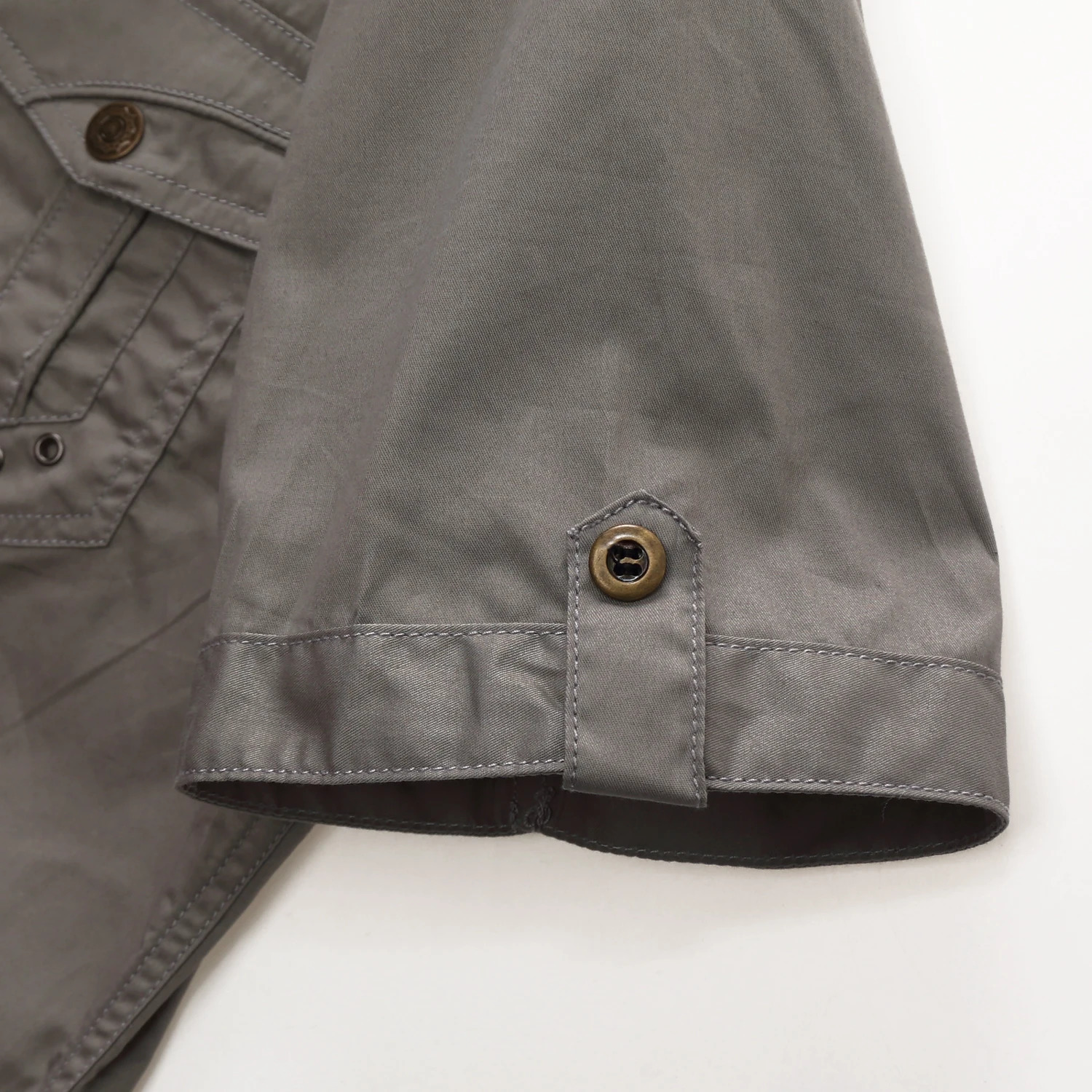 2024 Fashion Mens Short Sleeve Safari Shirt Tops Summer 100 Polyester Solid Color Casual Cargo Work Shirts with Pocket 250506Z