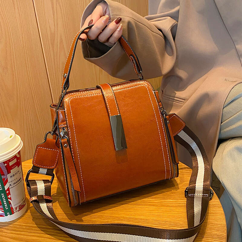 Fashion crossbody women's 2025 retro shoulder bag, high-end commuting handbag, new casual versatile fashion
