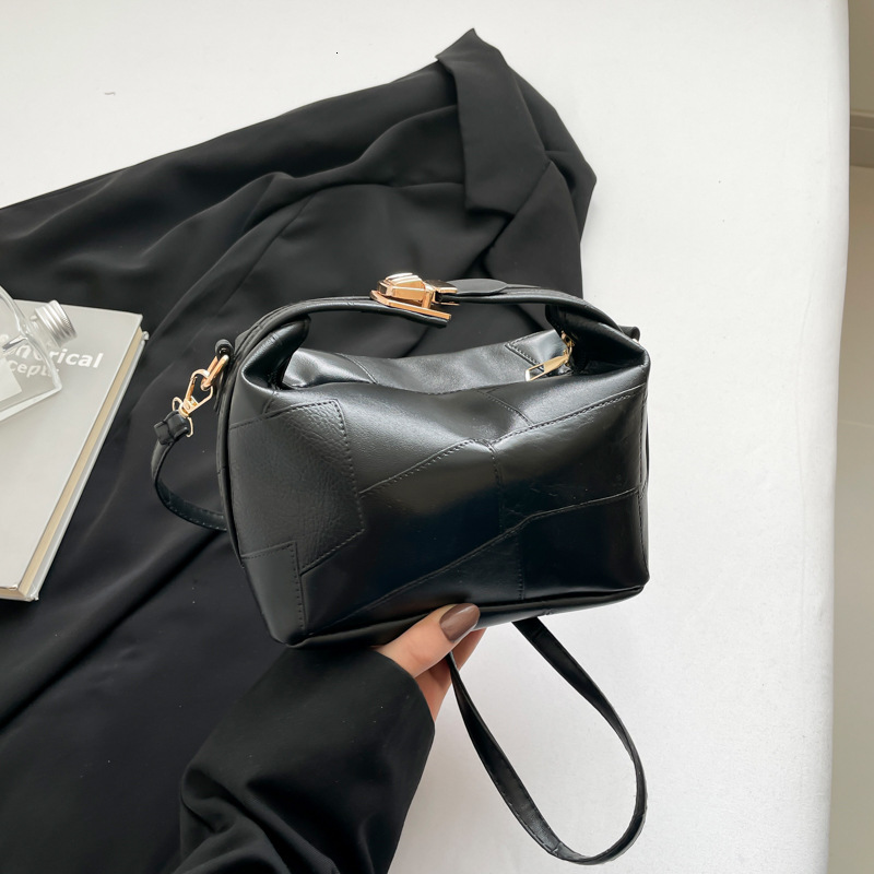 2025 Leisure Bucket Fashionable And Personalized New Free Delivery Designer Bag Trend Large Capacity Underarm Summer Simple Luxury Bag Crossbody Bag