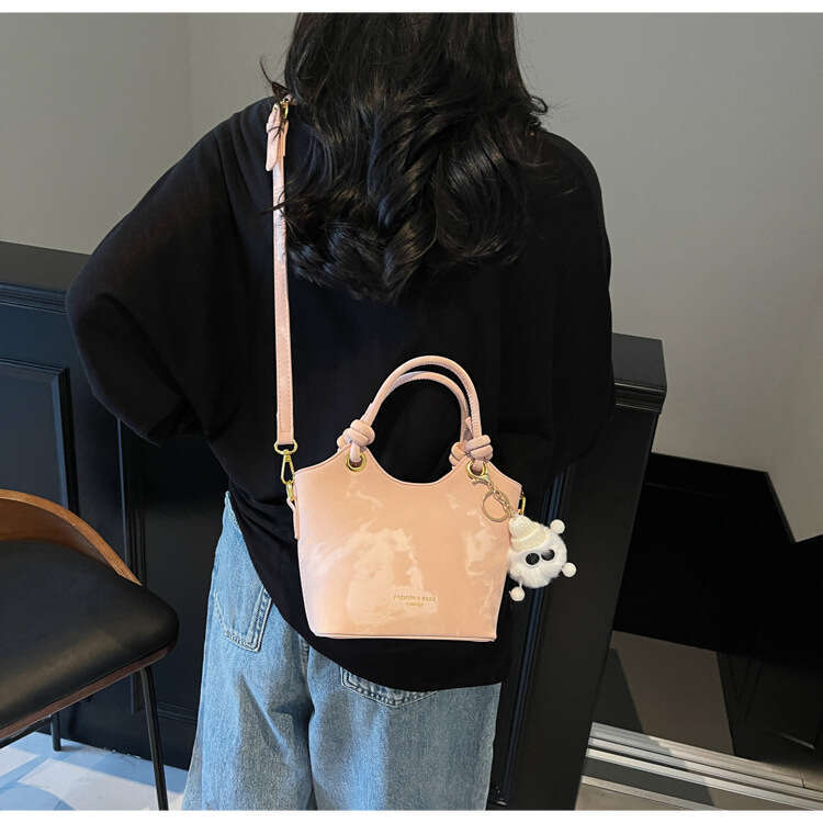 2025 New Women's Handheld Crossbody Dual Purpose Simple Fashion Versatile Lightweight Commuter Shoulder Bag