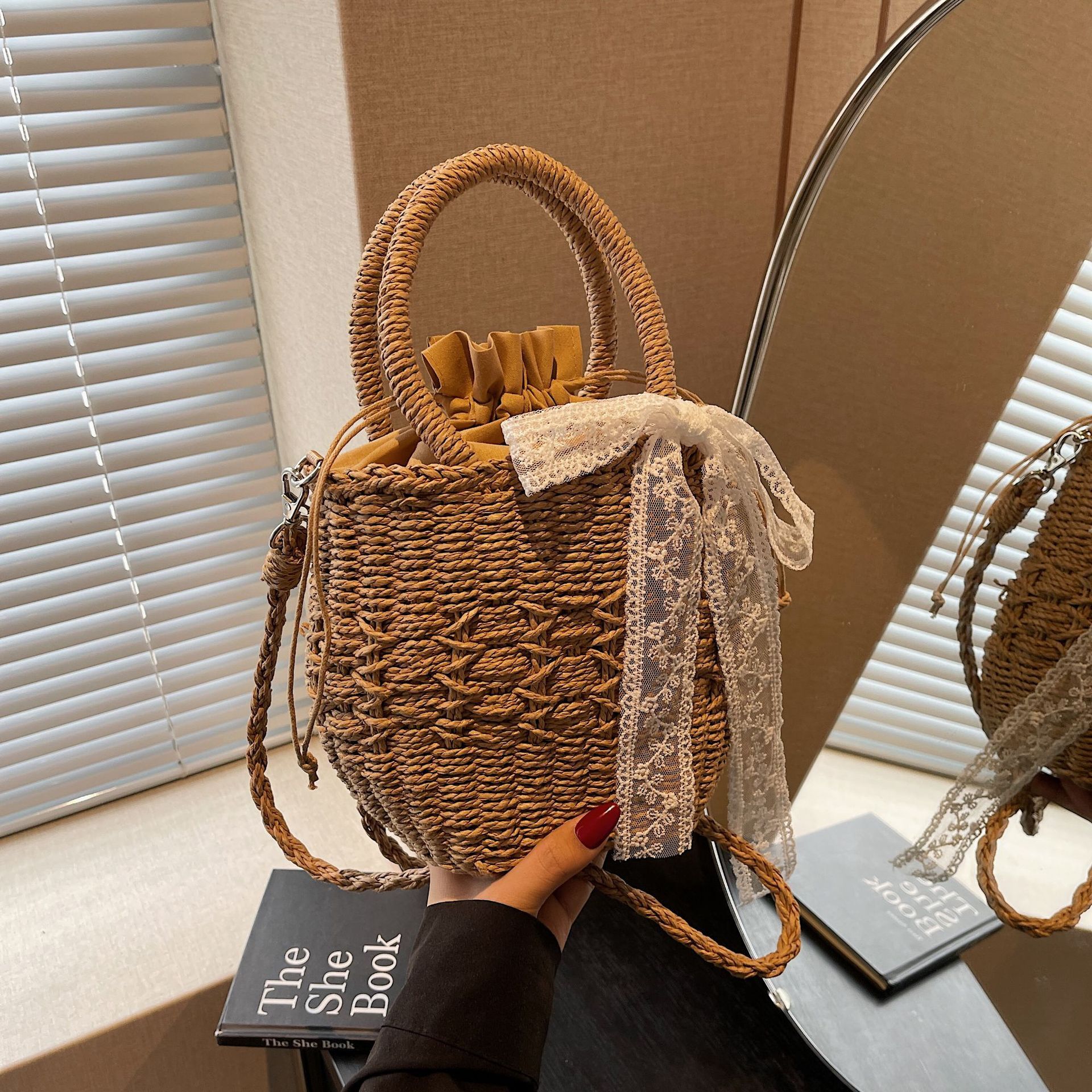 2025 New Free Delivery Designer's Bag Small Fresh Sweet Wind Grass Woven Lace Bow Women's Shoulder Versatile Crossbody Bag