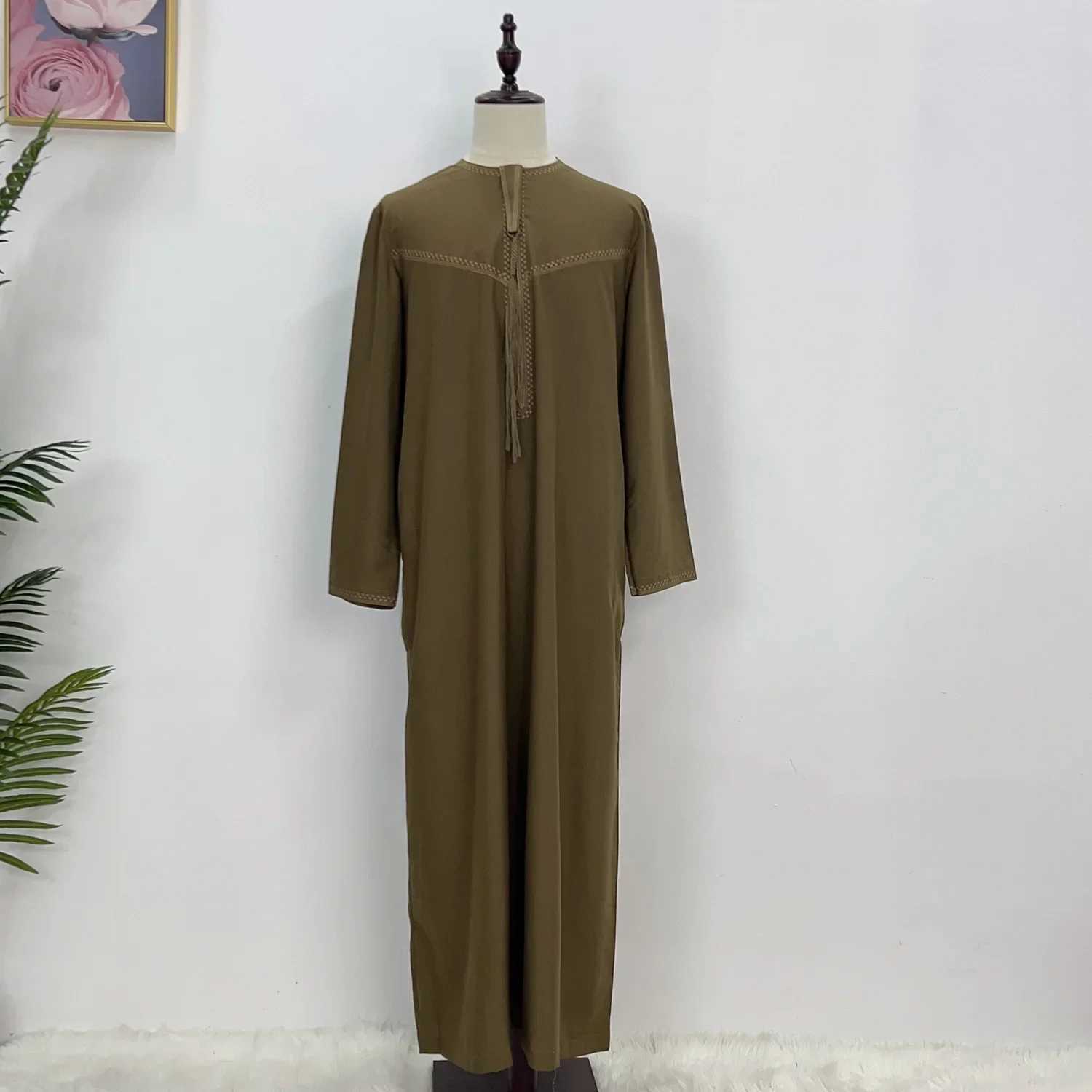 Saudi Arabic Robe Men Muslim Dress Tassel Abaya Dubai Kaftan Islamic Clothing Eid Djellaba Ramadan Jubba Thobe Daffah Dishdasha X250514