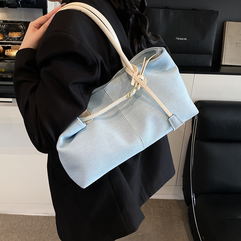 Designer Handbag Spring Fashion Casual Denim Underarm New Large Capacity Versatile Commuter Single Shoulder Handheld Women S Bag Mini Storage Bag Free