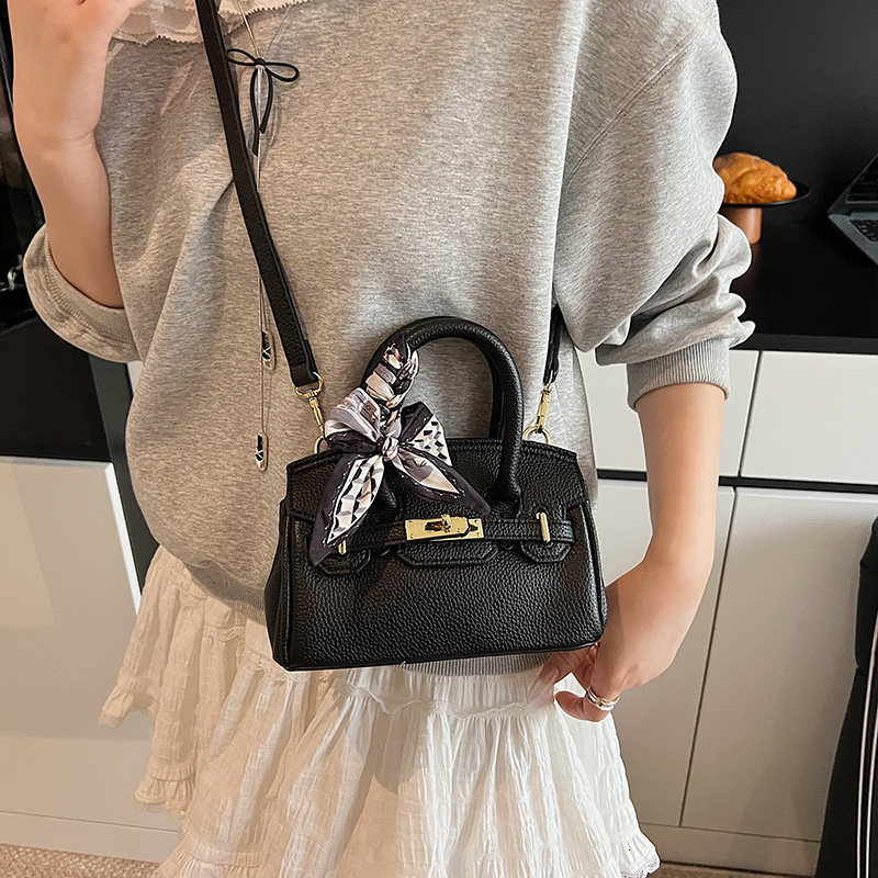 Designer Handbag High End Temperament Commuting Handbag New Light Luxury Kelly Bag Stylish Versatile Crossbody Bag For Women Mini Storage Bag Free Shi