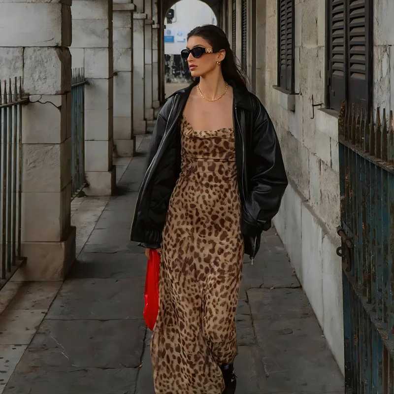 Vintage Leopard Print Sexy Cami Dress Women V Neck Sleeveless Party Dress Fashion 2024 Summer Streetwear DressXJ250514