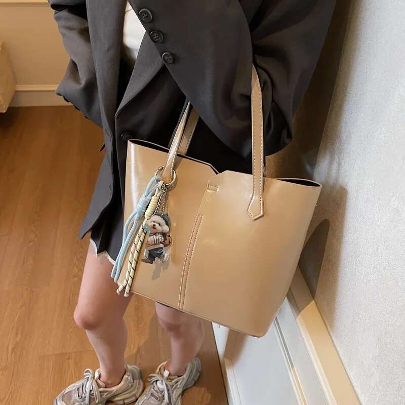 2025 New Women's Large Capacity Tote Bag Versatile for Hand Carrying, Underarm and Short Commute As Backpack, Fashionable Design