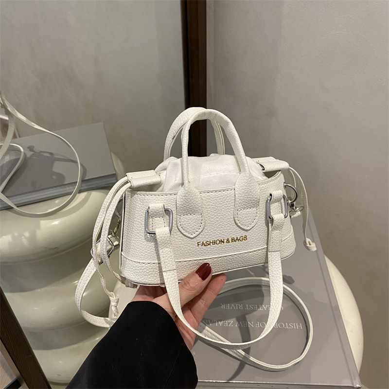 Handbag For Women 2025 Luxury Bag New Mini Crossbody With Stylish Design Single Shoulder New Free Delivery Designer Bag Texture Casual Armpit Bag