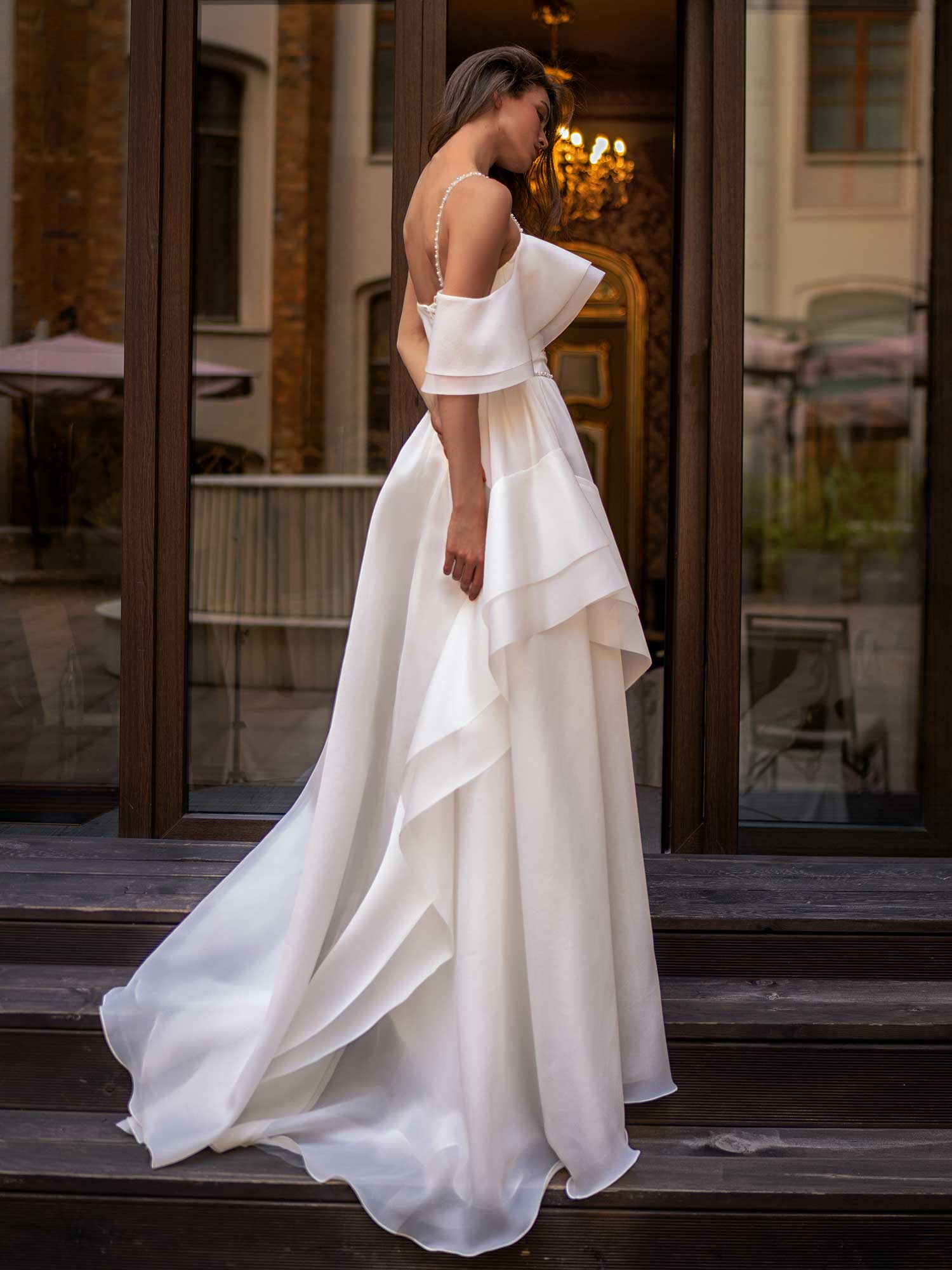 Exquisite A Line Wedding Dresses Sexy Off Shoulder Appliques Lace Bridal Gowns Custom Made Backless Sweep Train Robe