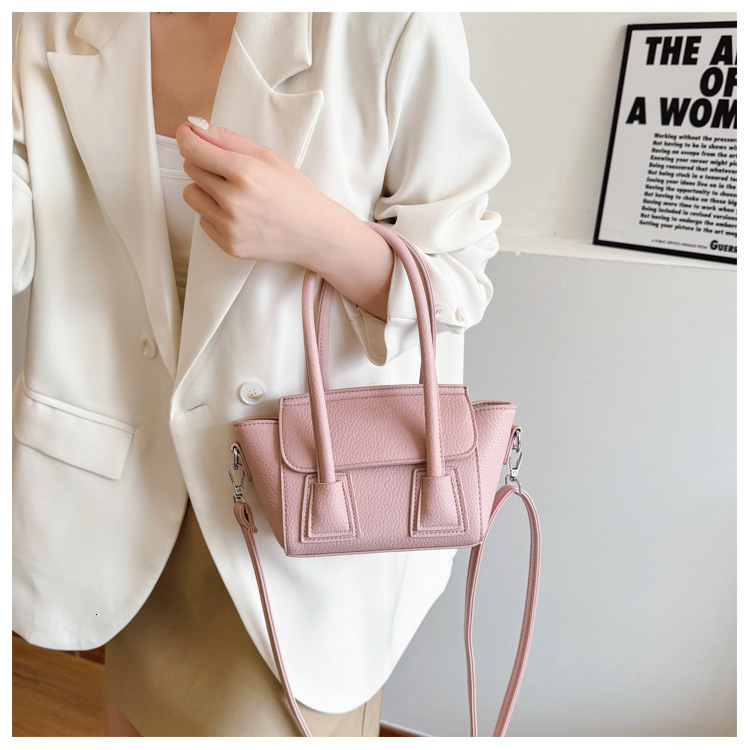 Korean version of niche design, simple and versatile single shoulder handbag, women's 2025 summer new fashionable commuting crossbody bag