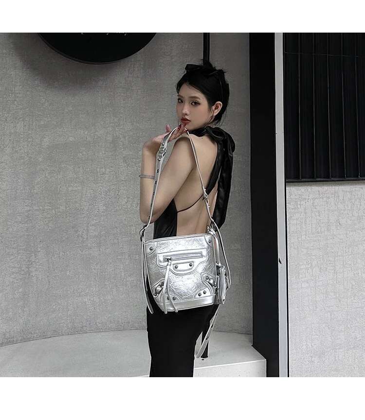 Punk Hot Girl Style Bucket Y2k Rivet Fashion Shoulder Female Tote Versatile Bags Crossbody Bag Handbag