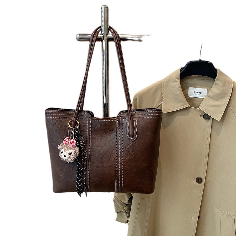 2025 new bag, women's simple large capacity new multi-functional shoulder bag, designer commuting handbag, high aesthetic value, light luxury tre