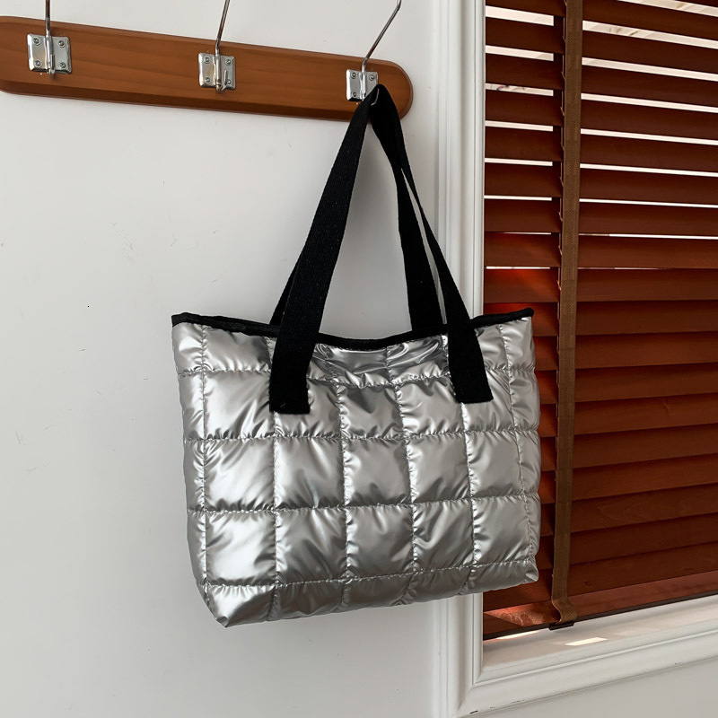 Free Delivery Designer Bag Personalized Fashionable And Versatile Internet Celebrity Hand 2025 Winter New Style Stylish Texture Makeup Class Single Sh