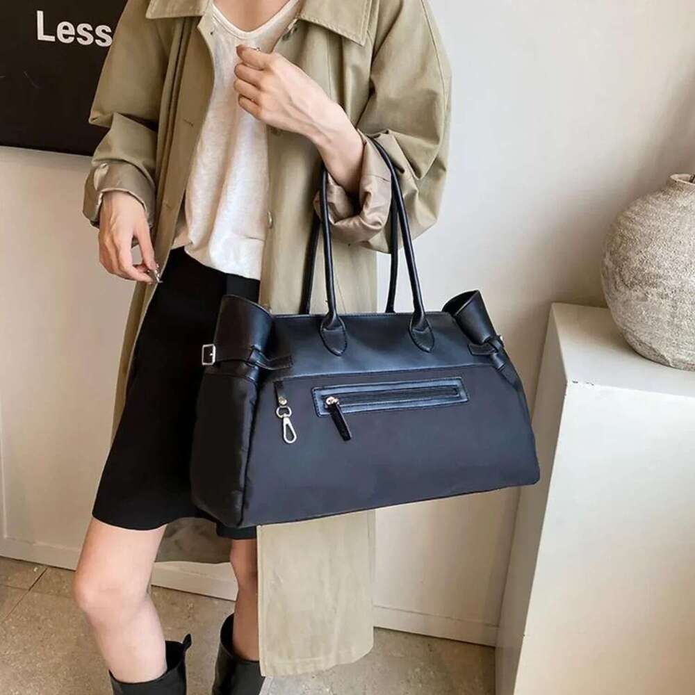 Retro Women's Large Capacity Tote Spacious Work Commuter Purse Vintage Shoulder Bag For Travel Daily Use